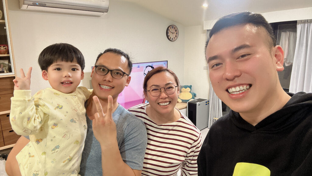 （三）再次跟濬源一家人合影250211
